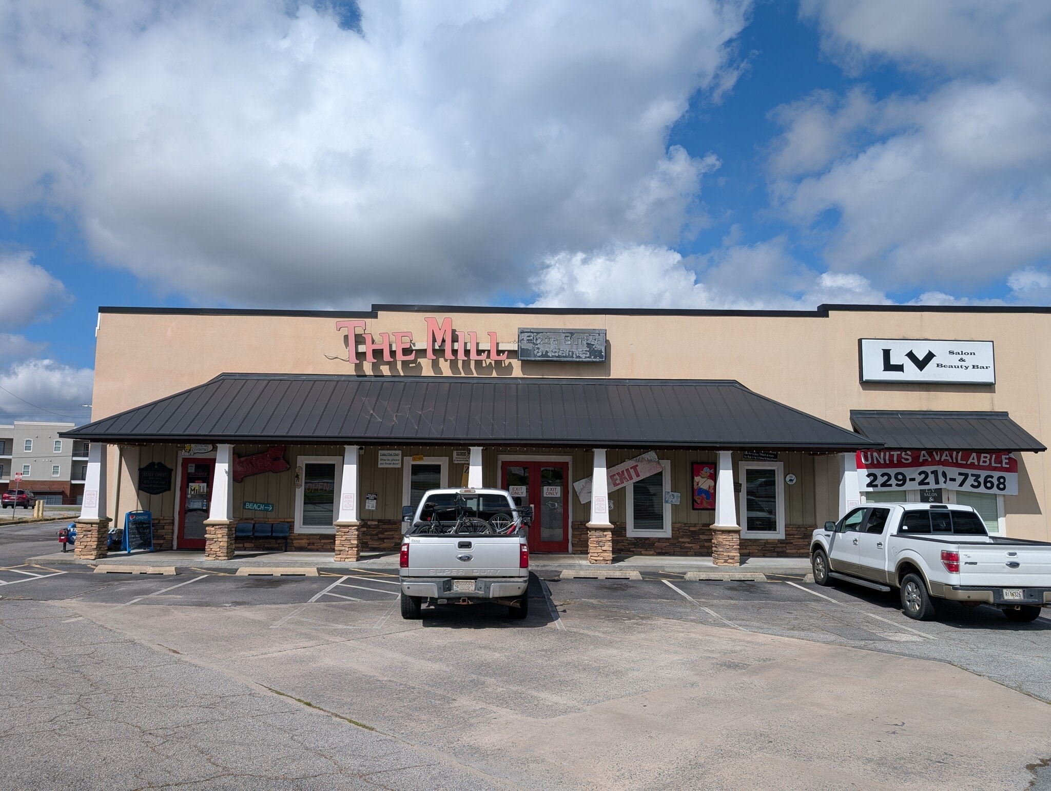 1337 Baytree Rd, Valdosta, GA for Sale