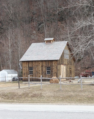 Eagle Bridge, NY Freestanding - 942 Rt-22