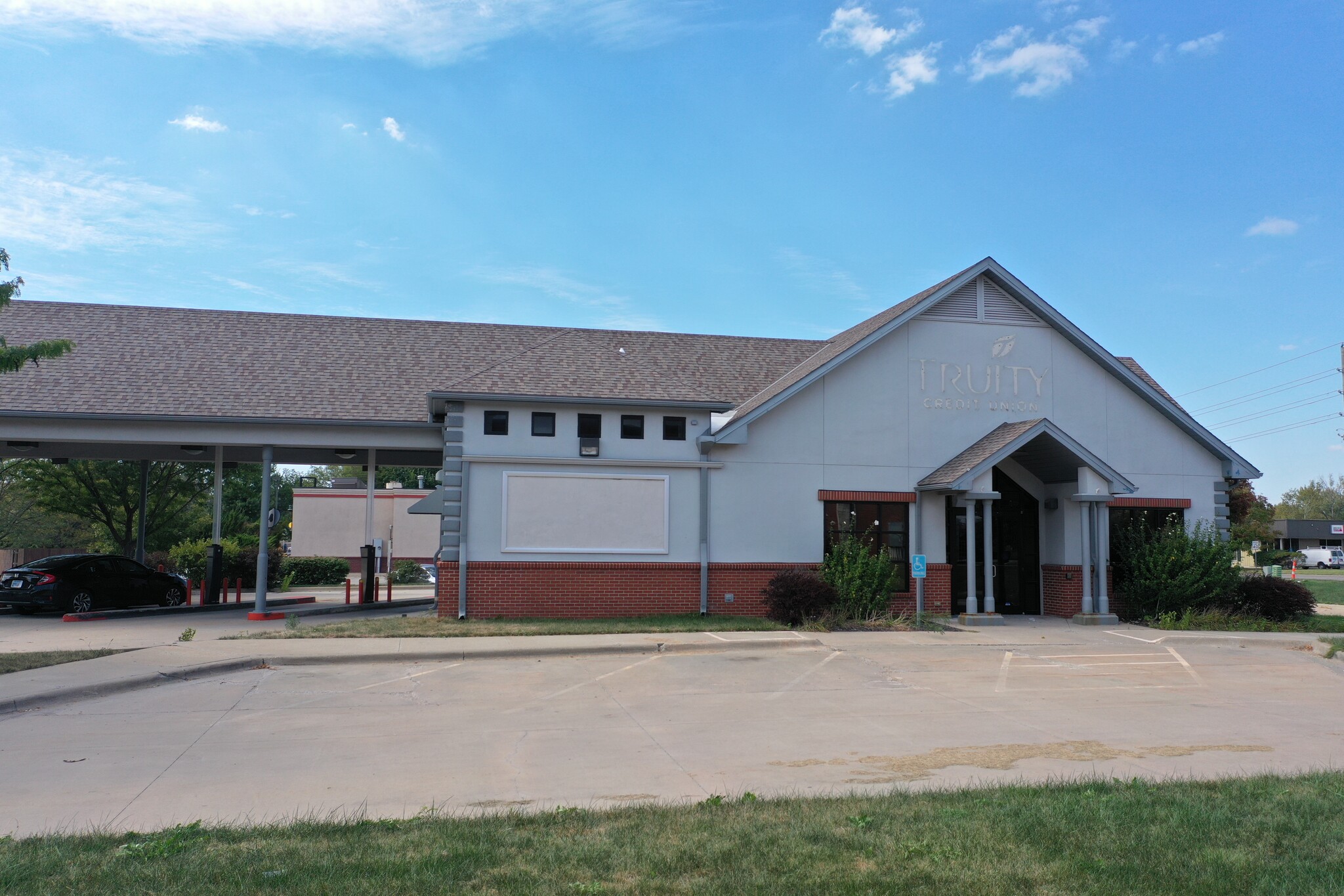 2221 W 31st St, Lawrence, KS for Rent