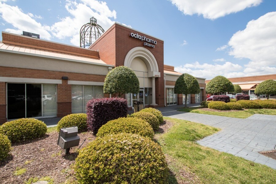 5820 E WT Harris Blvd Charlotte, NC 28215 Shopping Center Property