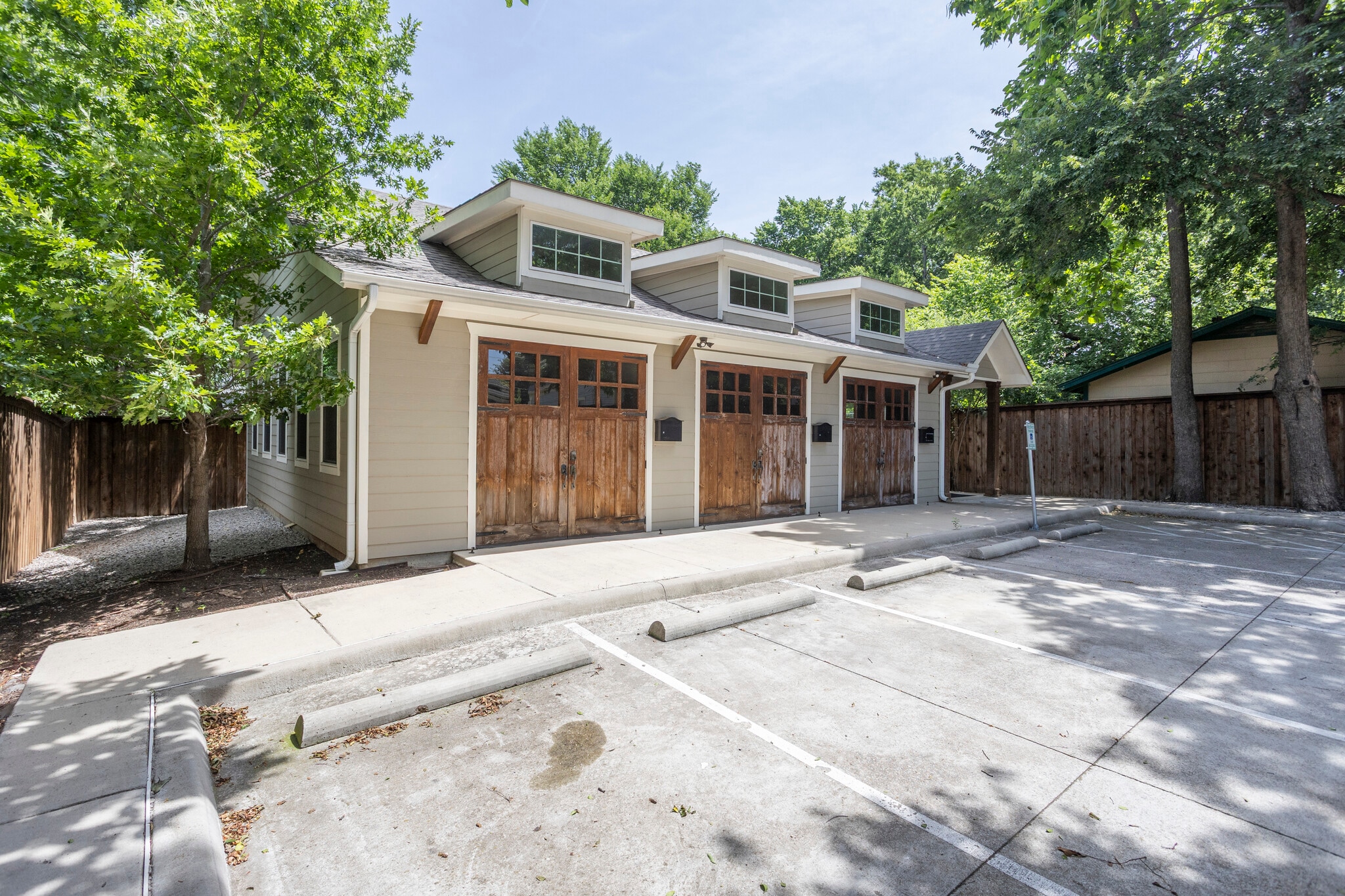 303 E Broad St, Mansfield, TX for Rent