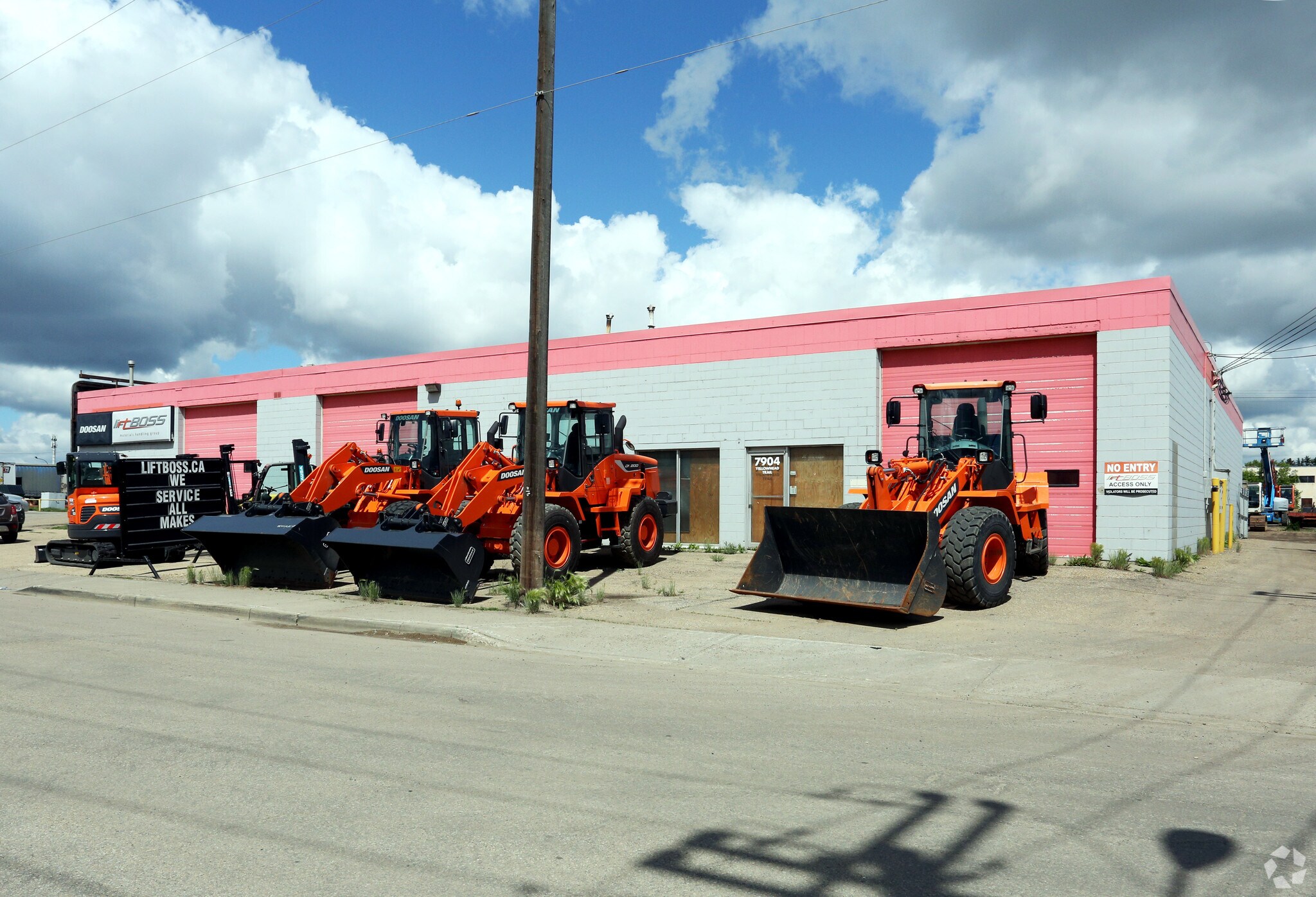 7912 Yellowhead Trl NW, Edmonton, AB for Rent