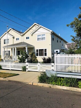 312 Beach 37th St  