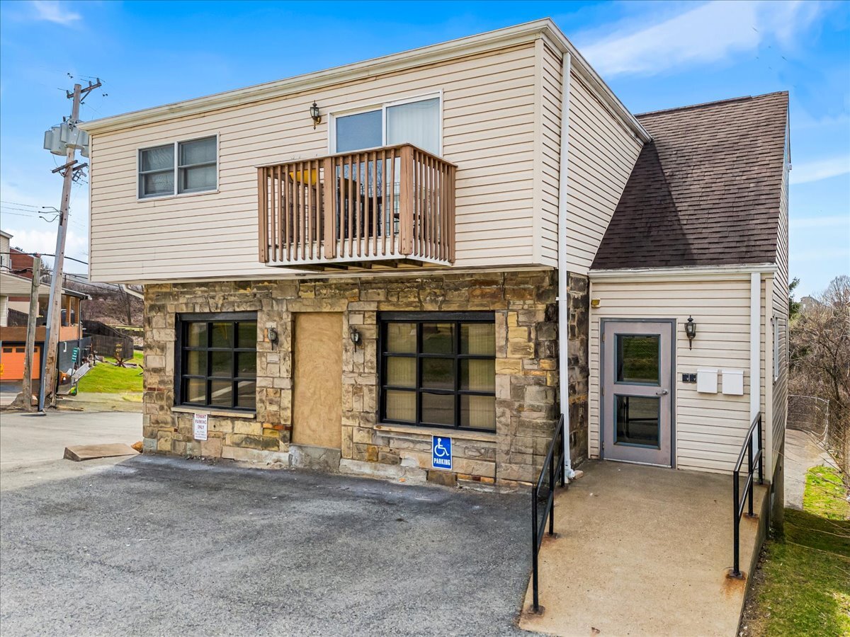 3915 Mount Troy Rd, Pittsburgh, PA for Rent
