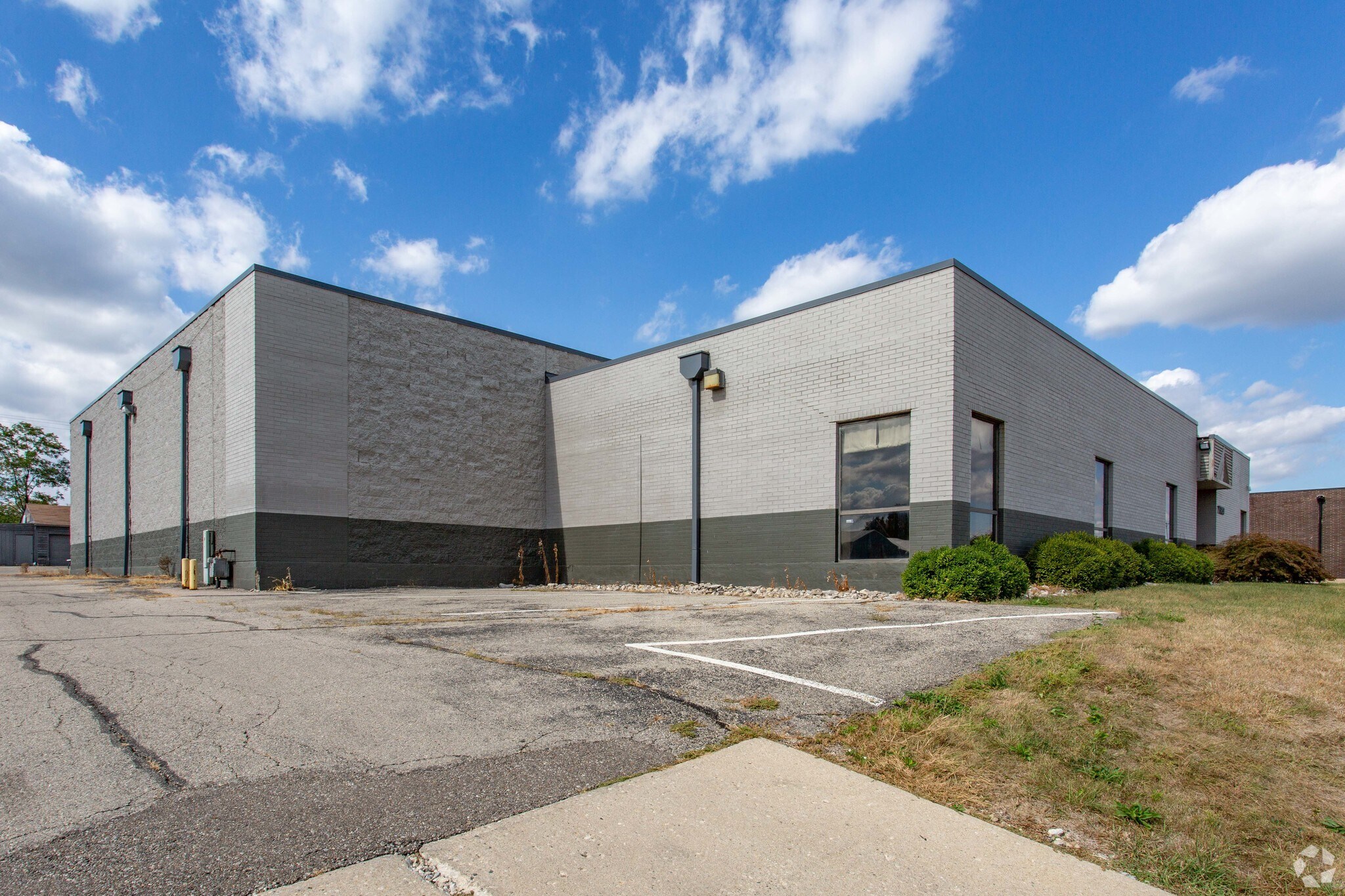 7989 S Suburban Rd, Centerville, OH for Rent