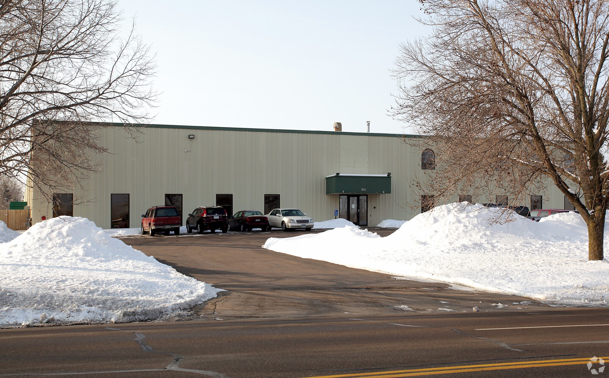 901 E Cliff Rd E, Burnsville, MN for Sale