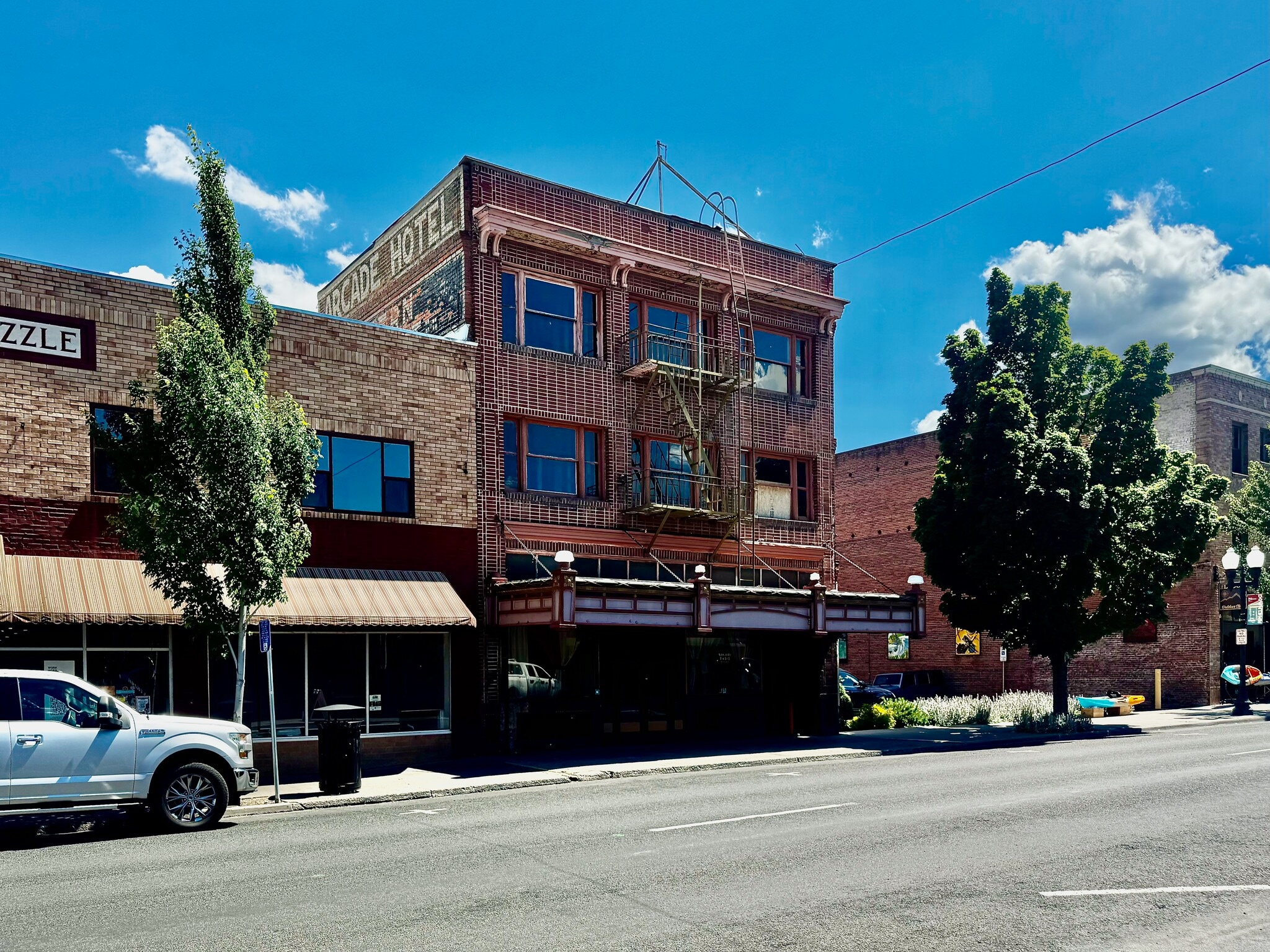 1028 Main St, Klamath Falls, OR for Sale