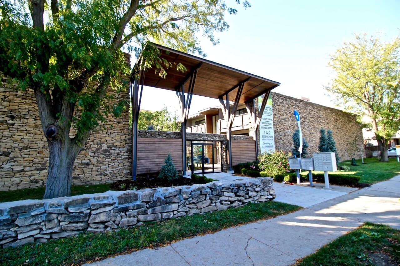 4916 Grand Ave, Kansas City, MO for Sale
