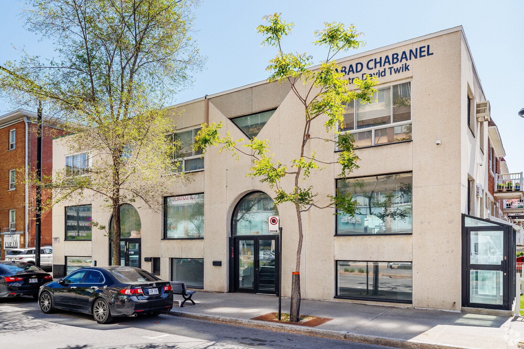 270 Rue Chabanel O, Montréal, QC for Rent