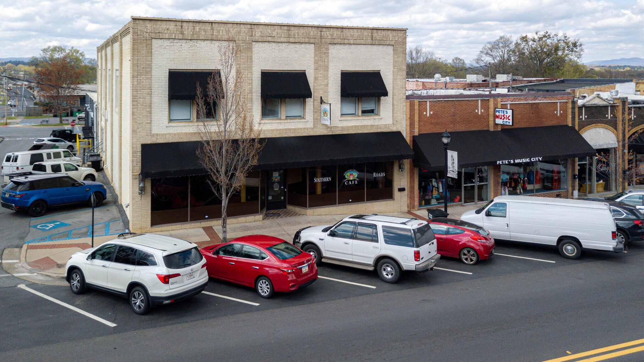117 S Wall St Calhoun, GA 30701 Retail Property for Lease on