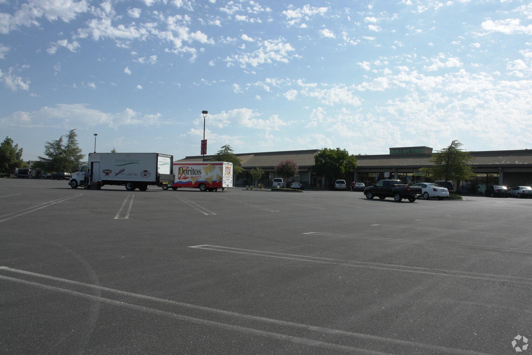 6670 N Cedar Ave, Fresno, CA for Rent