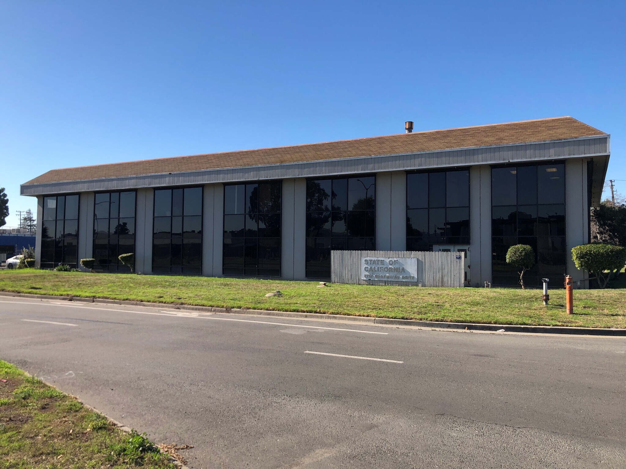 7717 Edgewater Dr, Oakland, CA for Sale