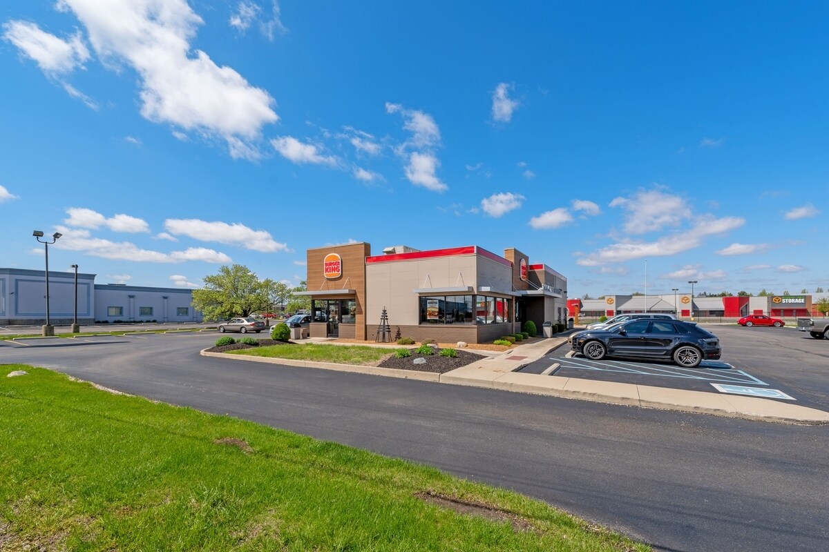 3904 W Bethel Ave, Muncie, IN for Sale