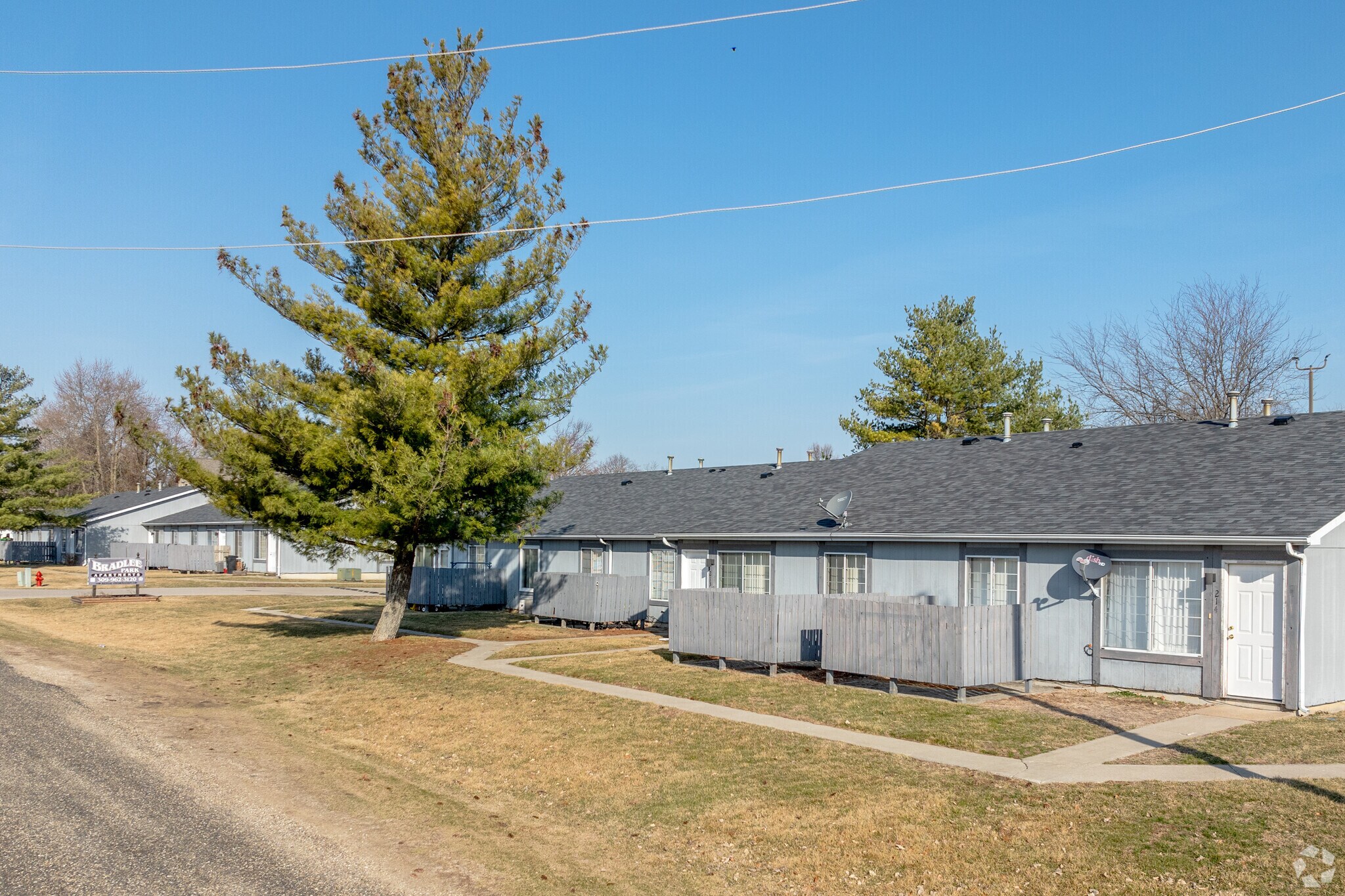 404 E Maple St, Le Roy, IL for Sale