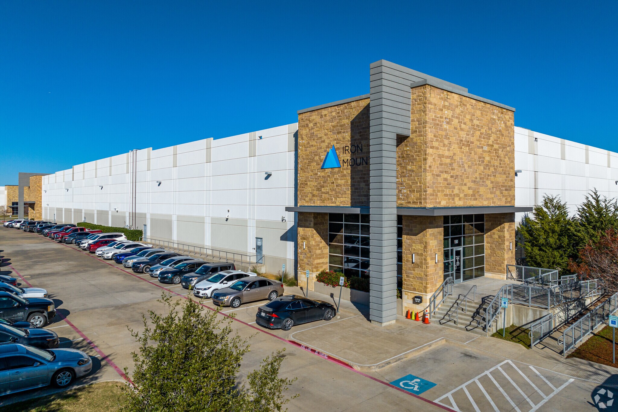 12121 N Stemmons Fwy, Dallas, TX for Rent