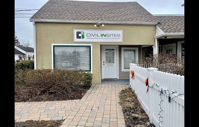 12 Gillette Ave Sayville, NY 11782 Retail Property for Lease on