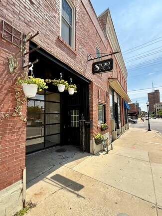 Aurora, IL Storefront Retail/Residential - 205 W Galena Blvd