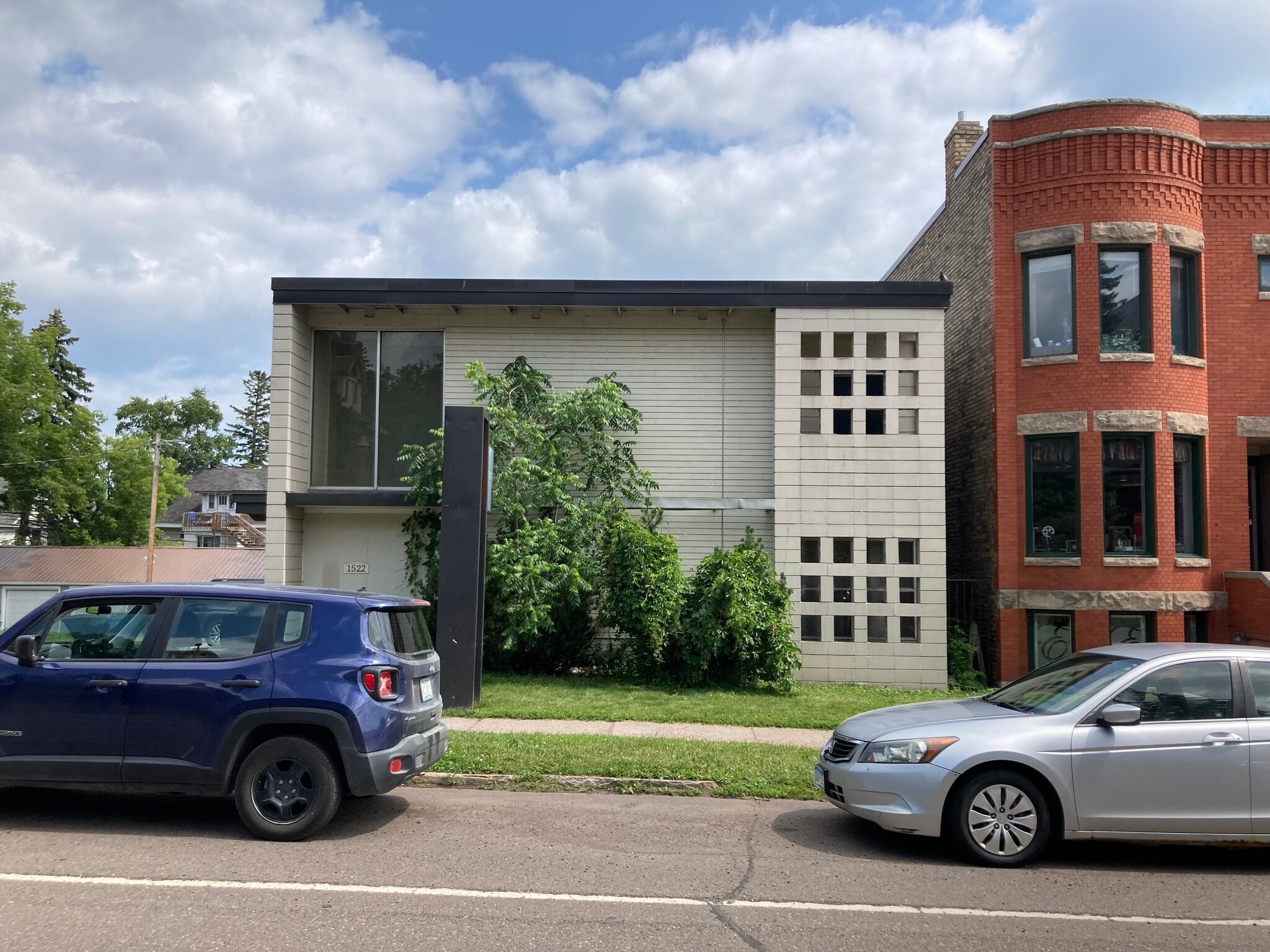 1522 Superior St E, Duluth, MN for Sale