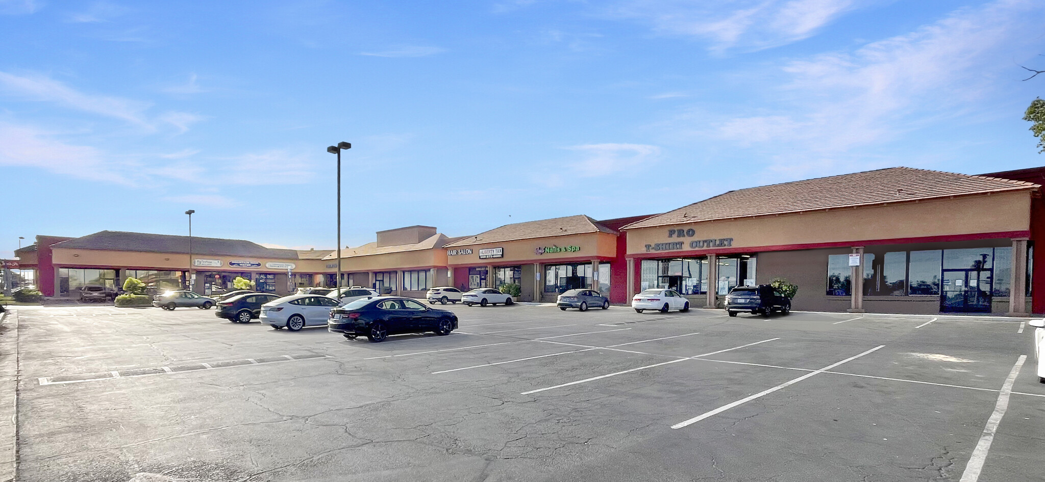 564-586 W Foothill Blvd, Rialto, CA for Rent