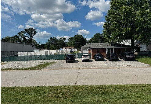 8465 Delport Dr, Vinita Park, MO for Sale