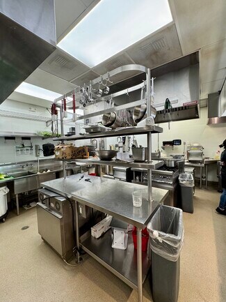 Thousand Oaks, CA Retail - 595 N Moorpark Rd Thousand Oaks, CA Retail - 595 N Moorpark Rd