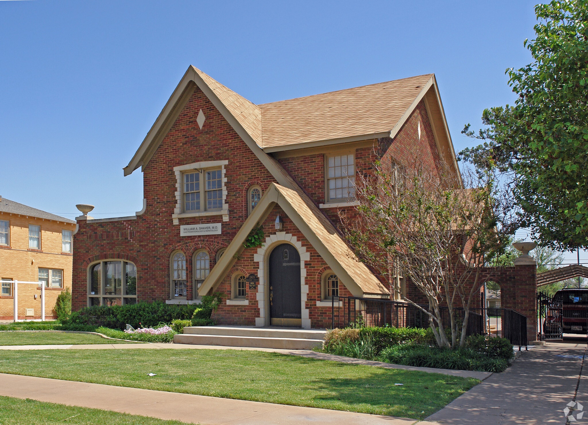 2405 Broadway St, Lubbock, TX for Sale