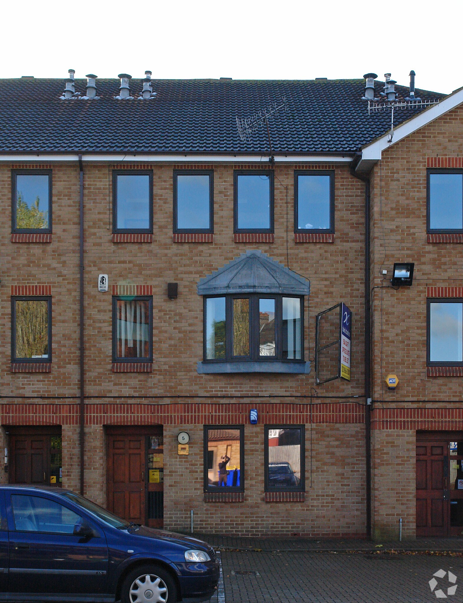58 Station Rd, Harrow, LND for Rent