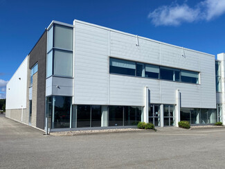 Laval, QC Office, Industrial - 2724-2738 Rue Étienne-Lenoir