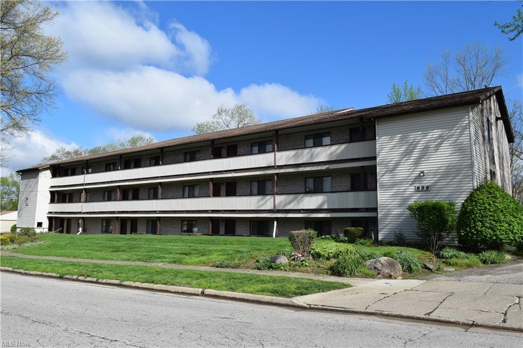 899 Rosamond Ave, Akron, OH for Sale