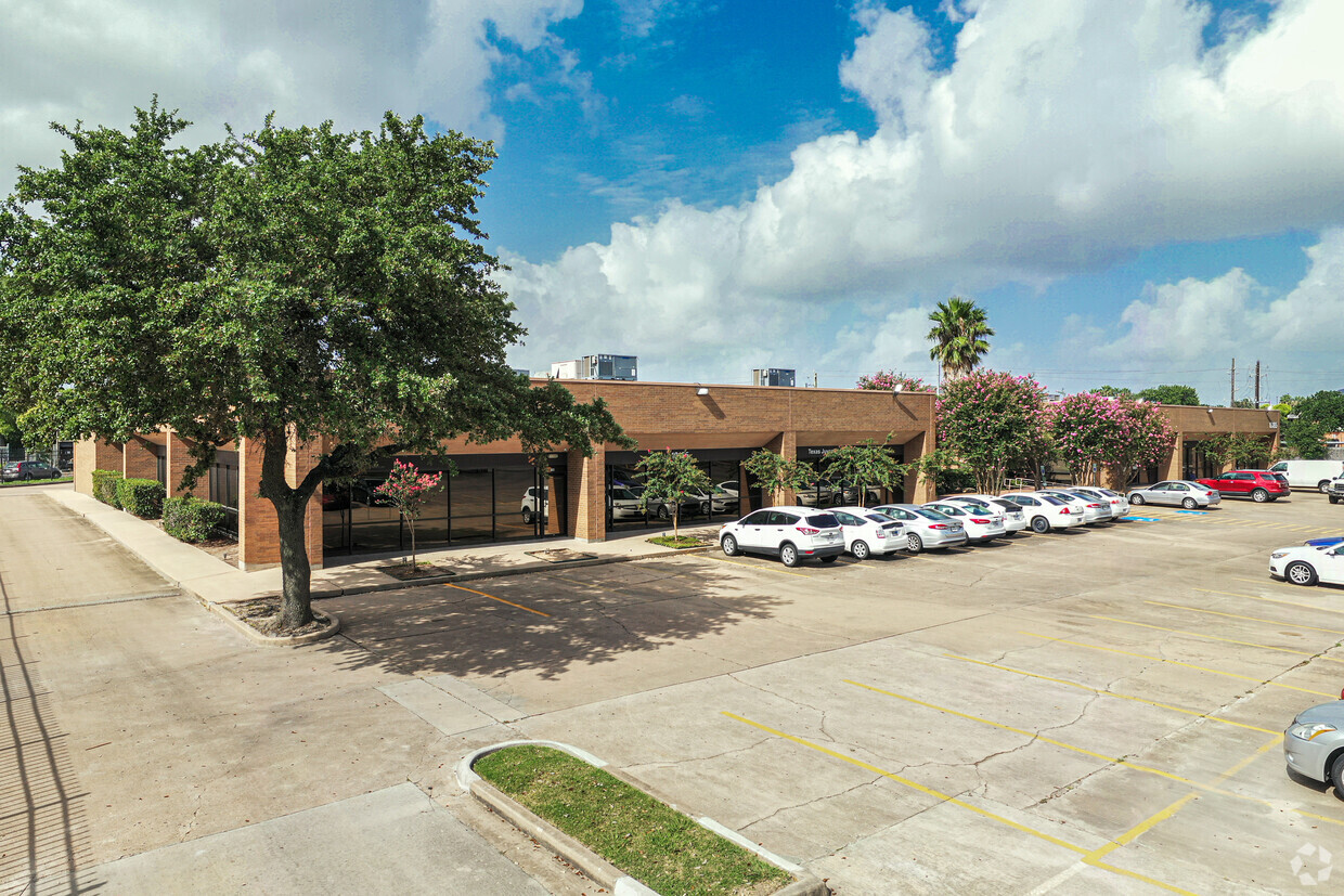 10161-10175 Harwin Dr, Houston, TX for Rent