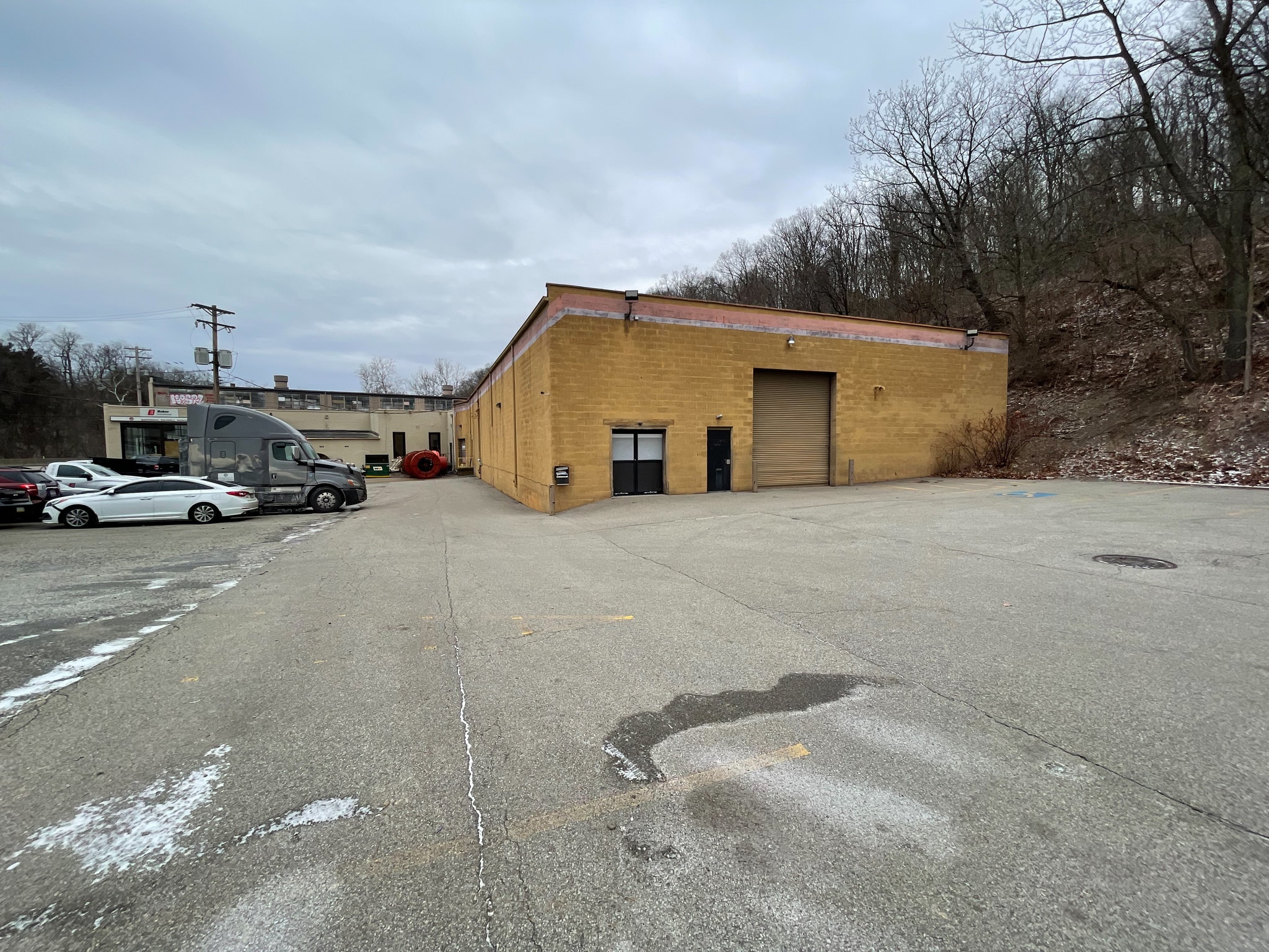 1301-1371 Saw Mill Run Blvd, Pittsburgh, PA for Rent