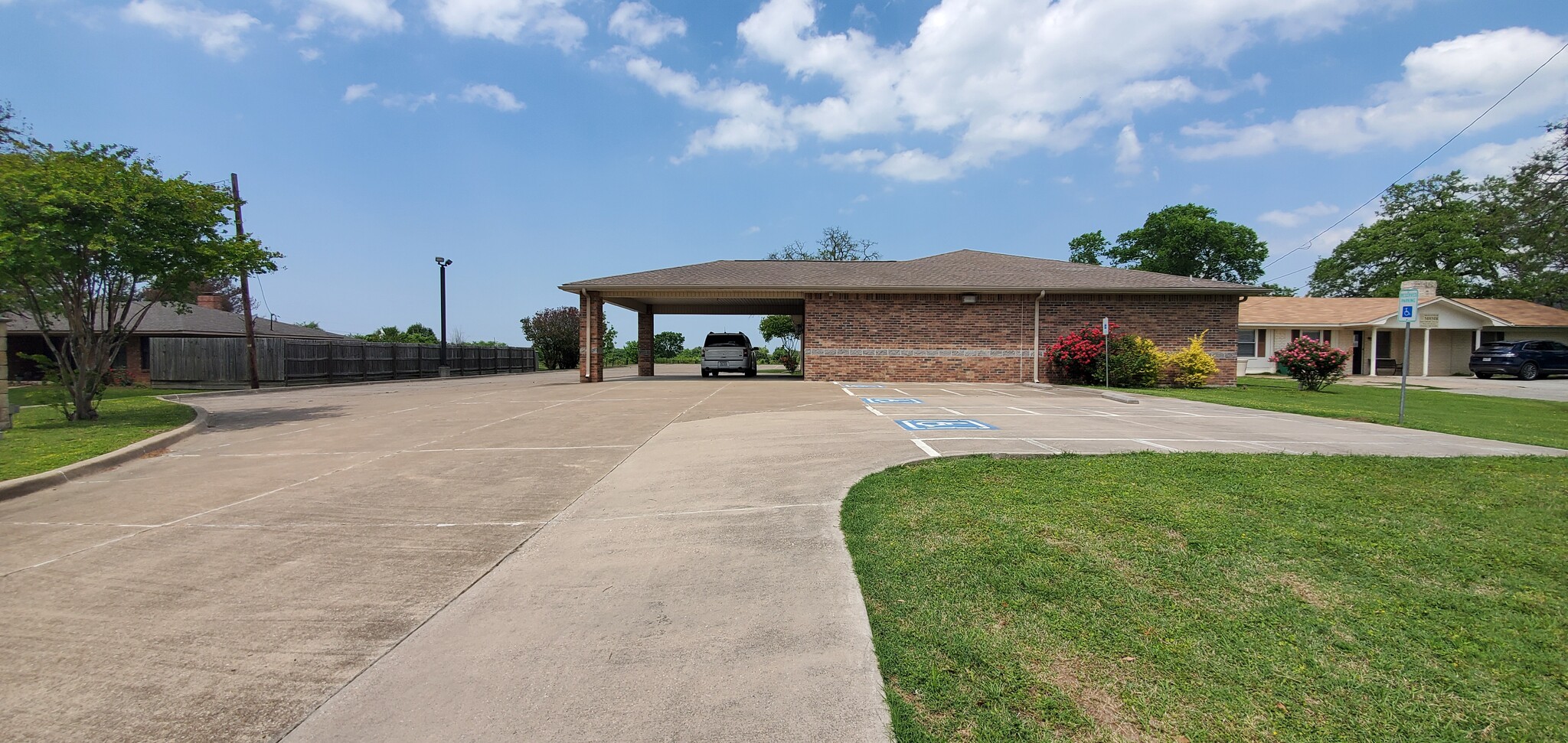 626 W Main St, Fairfield, TX for Sale