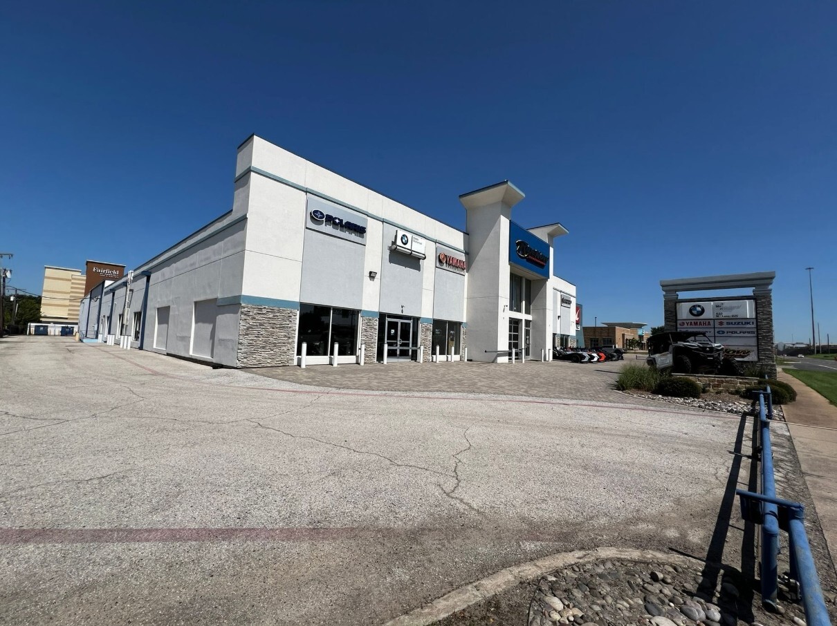 633 NE Loop 820, Hurst, TX for Rent