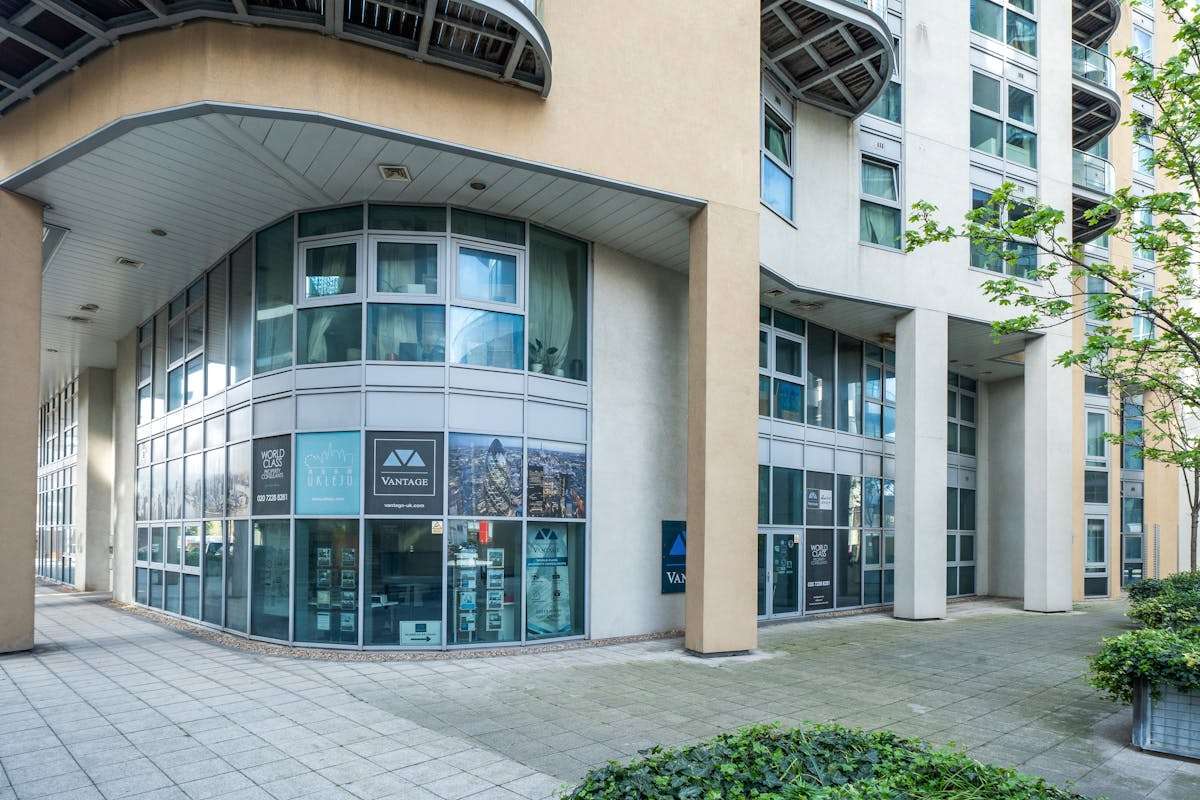 Bridges Court Rd, London, LND for Sale