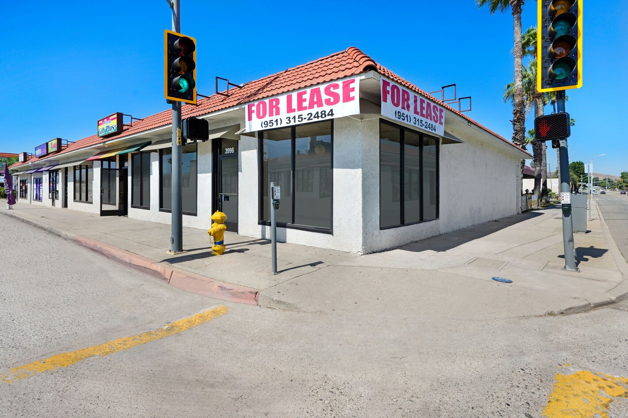 39703996 N Sierra Way San Bernardino, CA 92405 Shopping Center