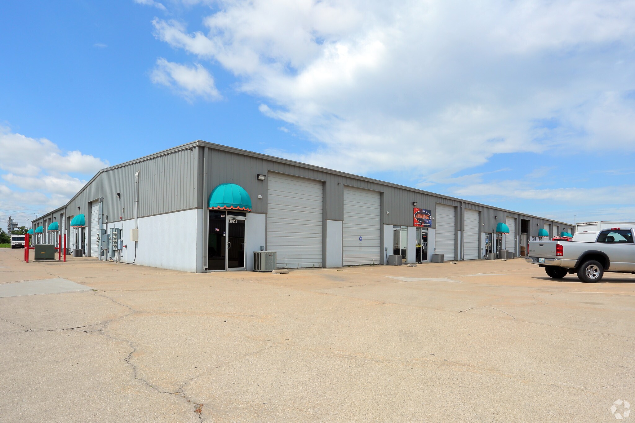 1162611686 E 51st St Tulsa, OK 74146 Industrial Property for Lease