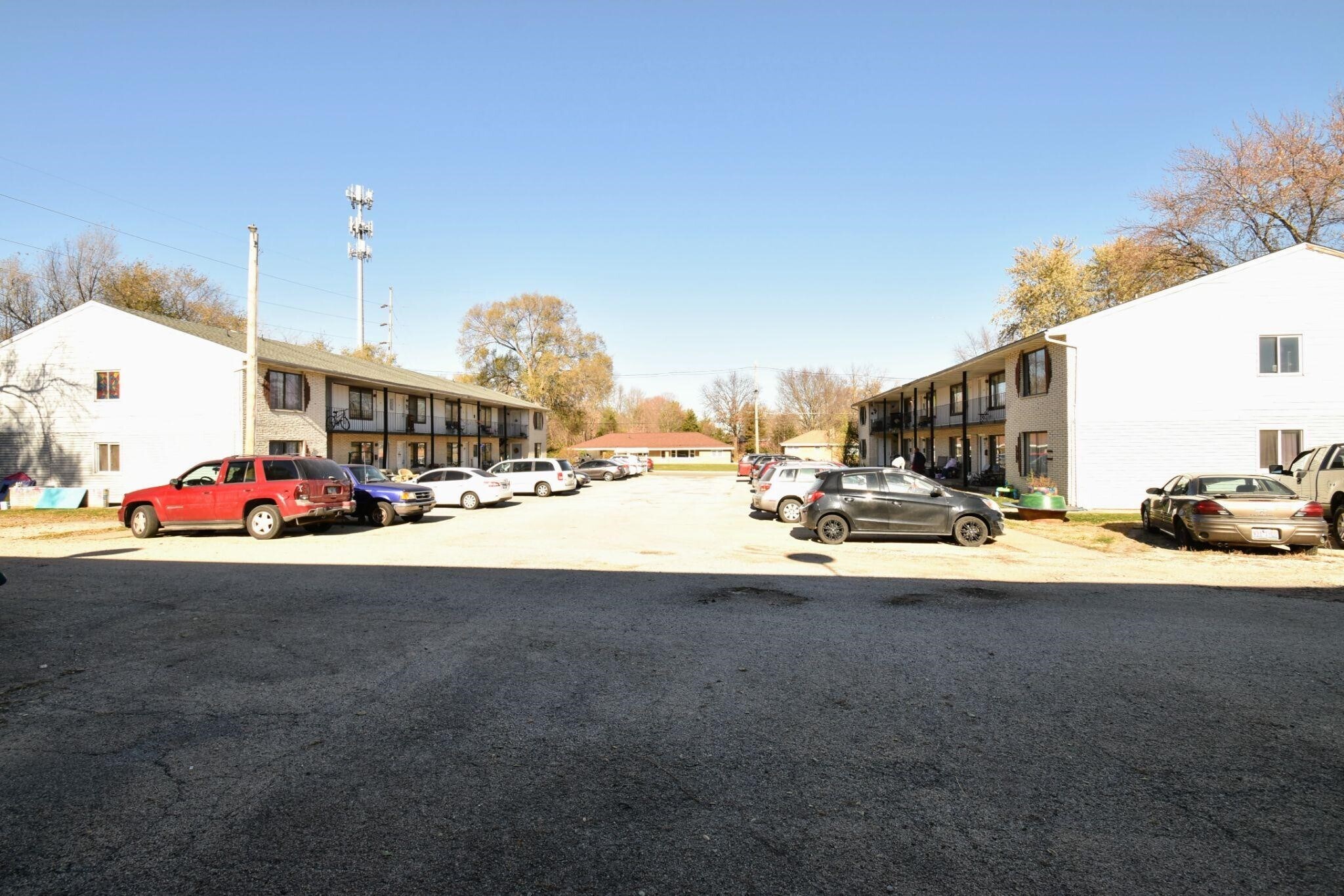 1900 Sheridan Rd Pekin, IL 61554 MultiFamily Property for Sale on