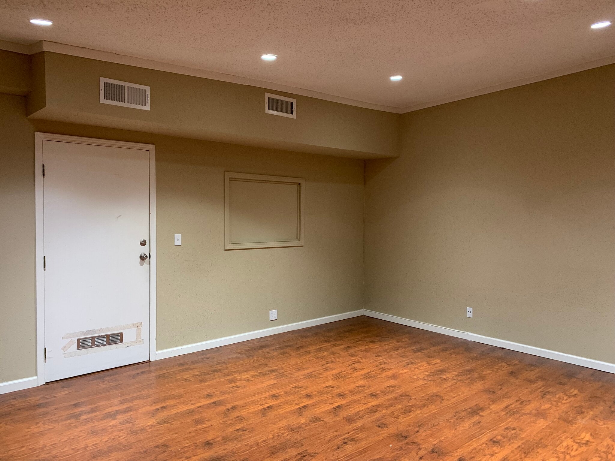 135 N Victory Blvd, Burbank, CA for Rent