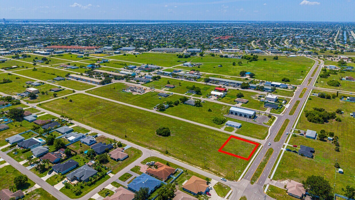 801 NE 8th Ter, Cape Coral, FL for Sale