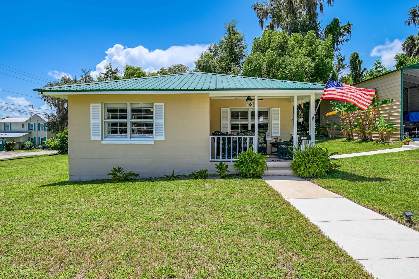 105 Central Ave, Crescent City, FL for Sale