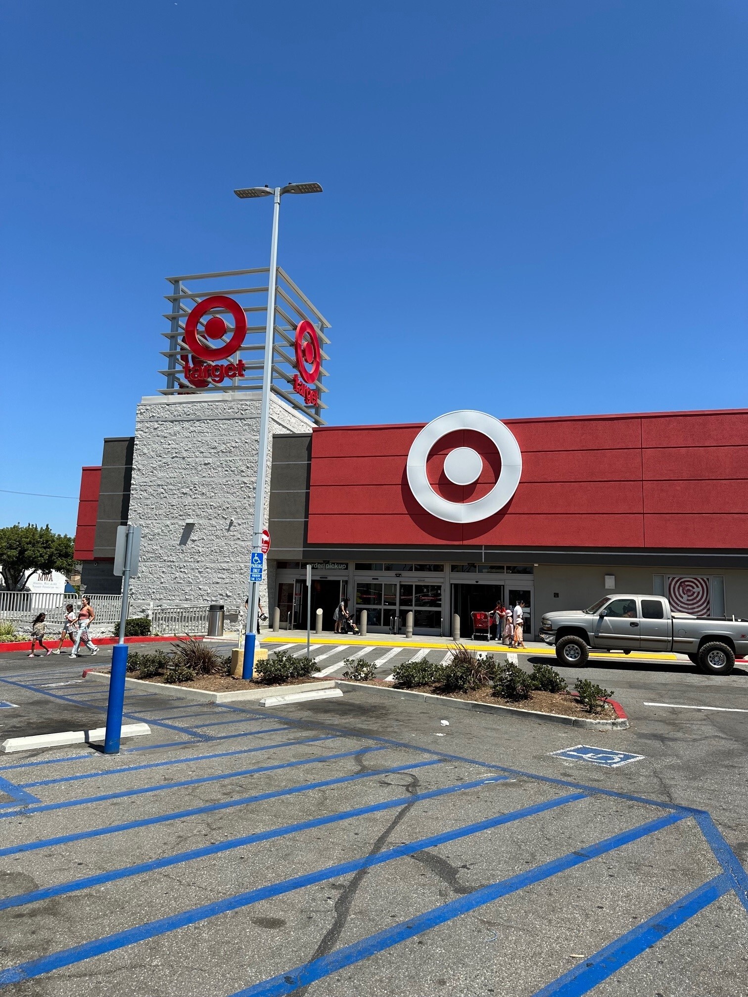 NEQ 405 Fwy. & Atlantic Ave, Signal Hill, CA for Rent