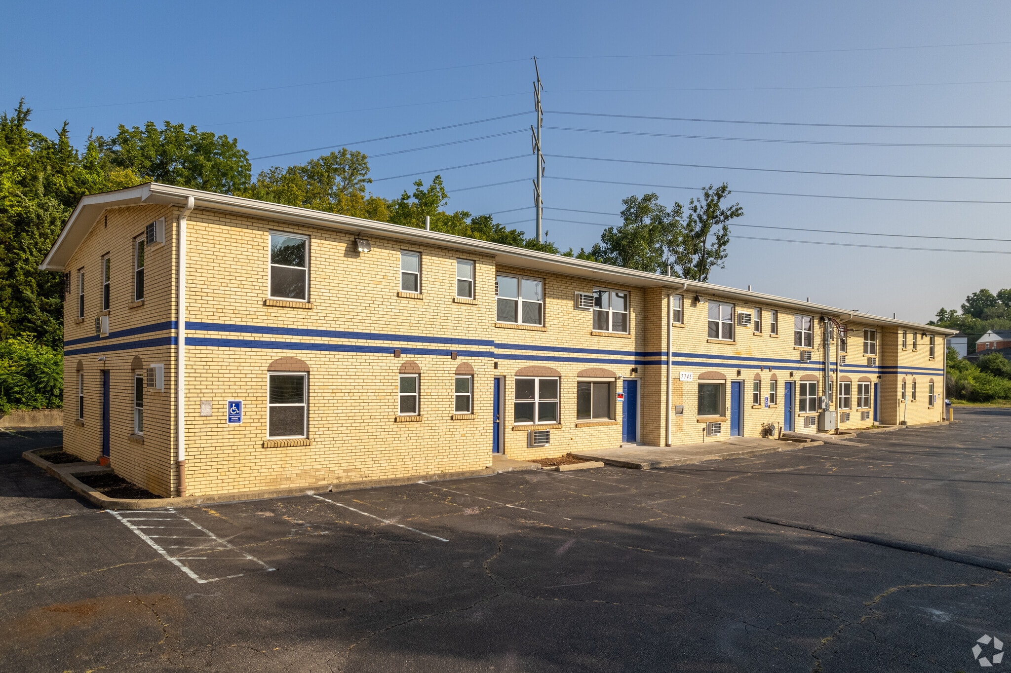 7743 Reading Rd, Cincinnati, OH for Sale