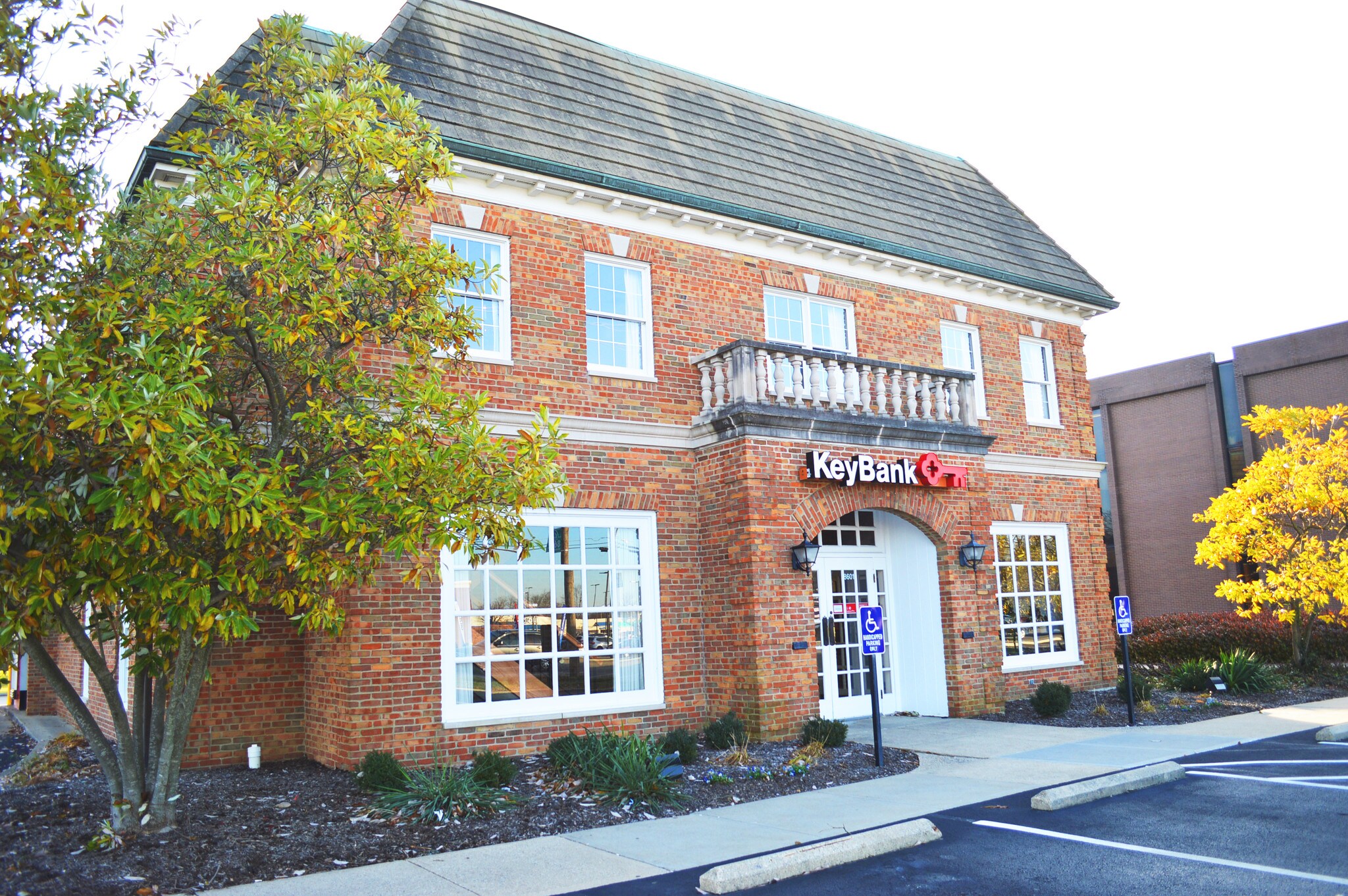 8601 Beechmont Ave, Cincinnati, OH for Rent