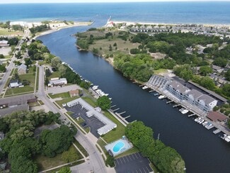 Manistee, MI Hospitality - 520 Water St