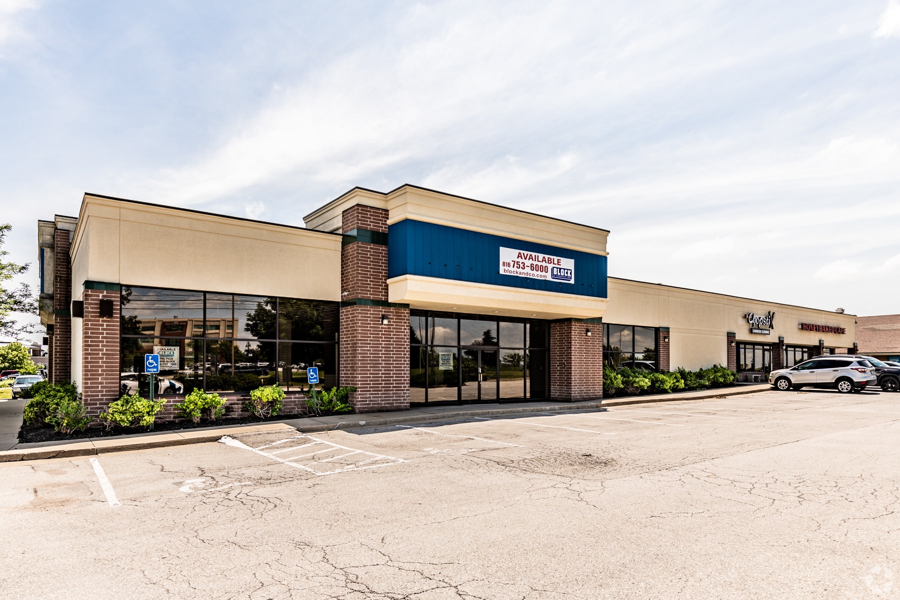 60016005 NW Barry Rd Kansas City, MO 64154 Retail Property for Lease on