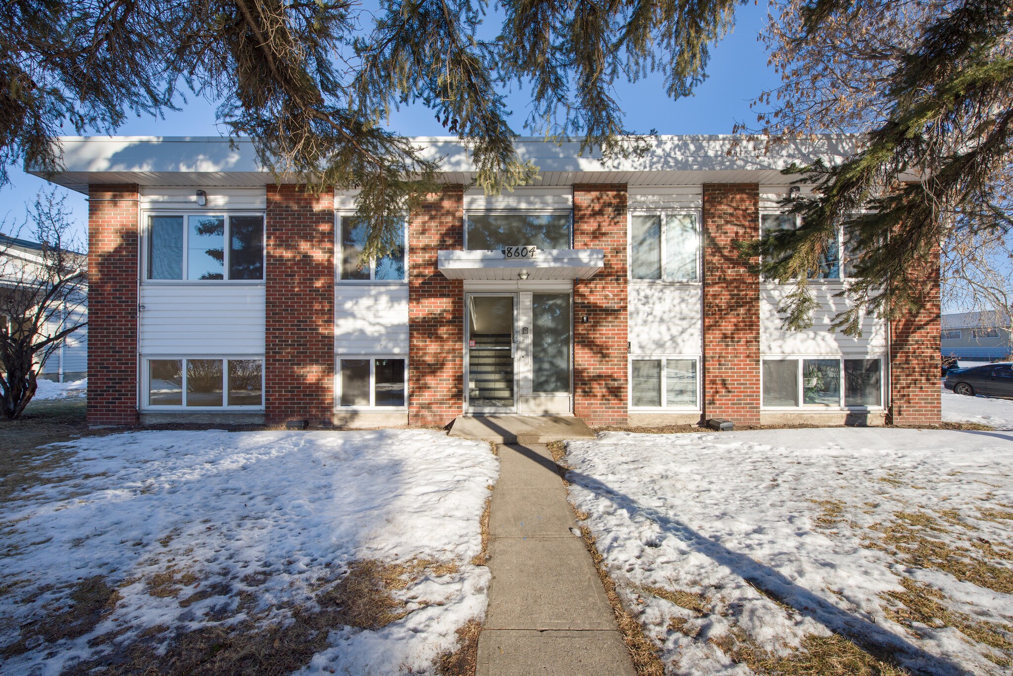 8604 128 Ave NW Edmonton, AB T5E 0G2 MultiFamily Property for Lease