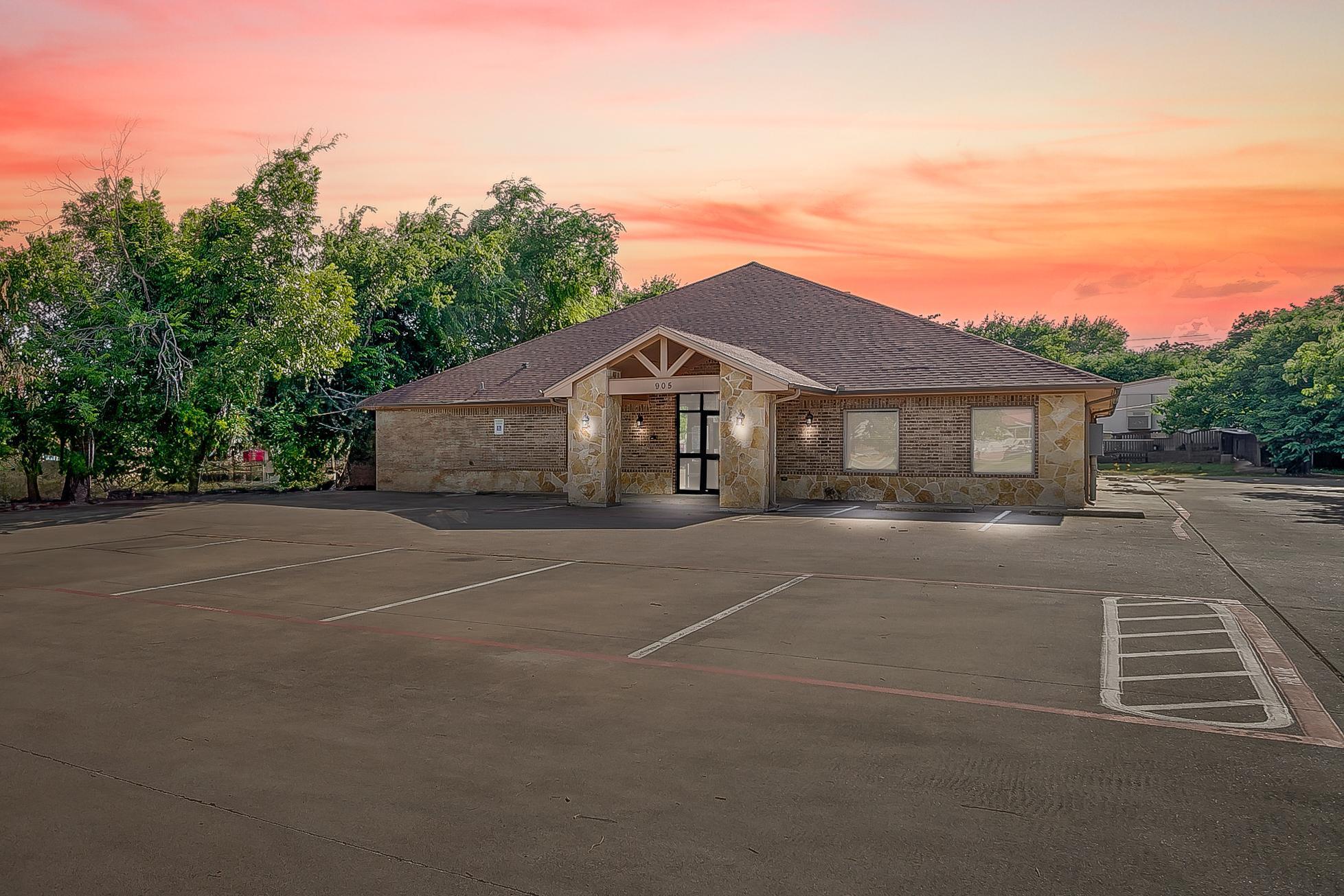 905 Roberts Cut Off Rd, River Oaks, TX for Sale