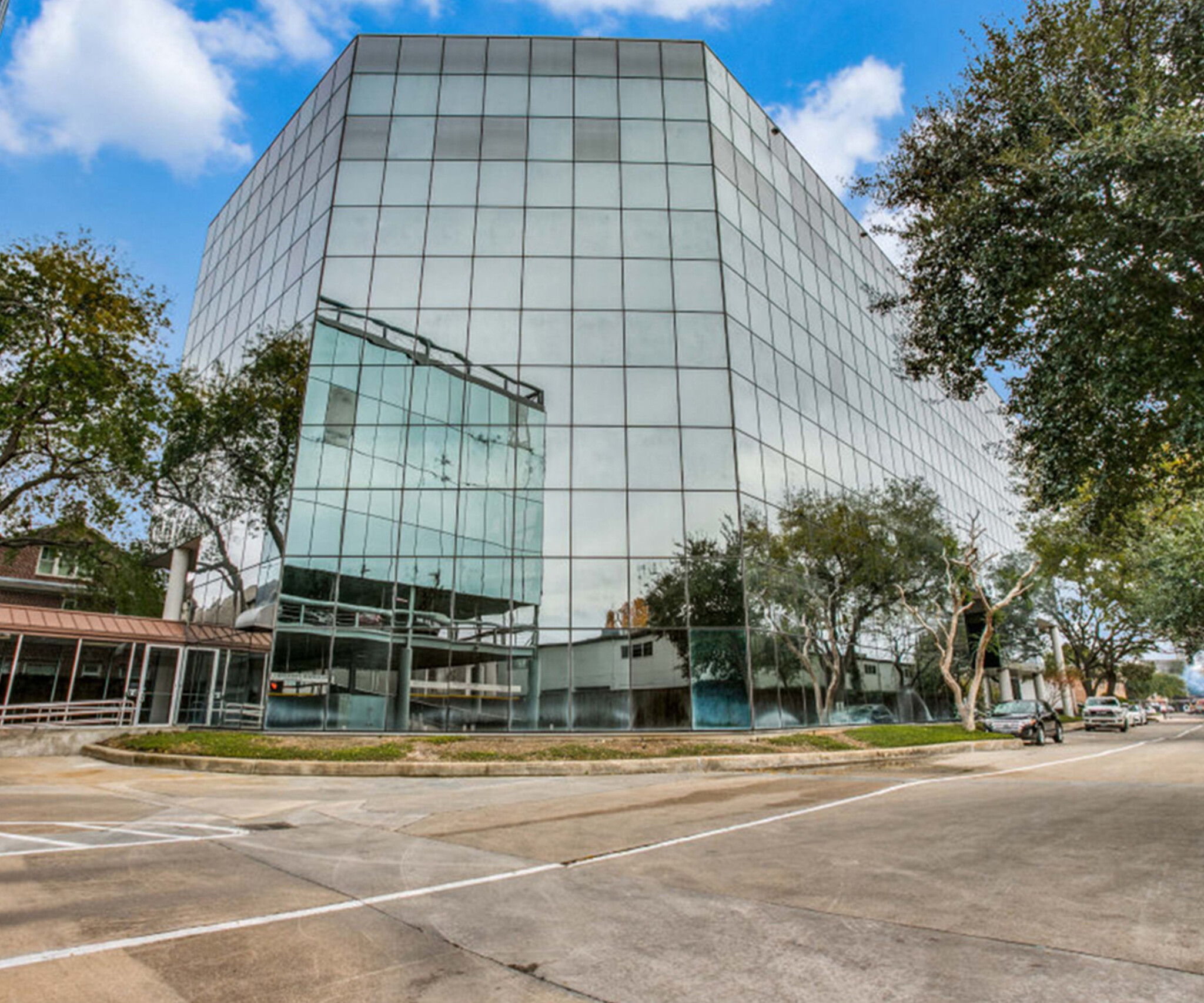 1220 Augusta Dr, Houston, TX for Rent