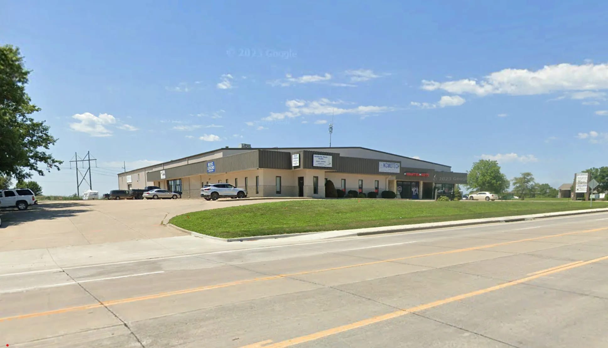 1500 S 169 Hwy, Smithville, MO for Rent