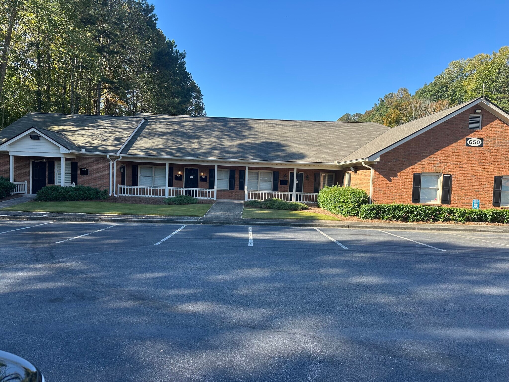 650 Hillcrest Rd, Lilburn, GA for Rent